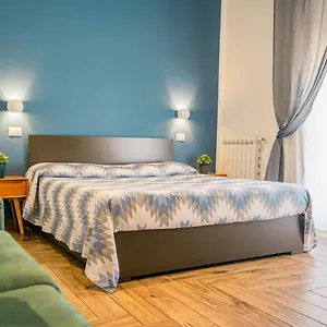 Hub Ferroviario - 12 Posti Letto Per Il Tuo Gruppo A Con Wifi E Netflix Couette-café Naples