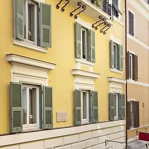 3* Konukevi Garibaldi Piazza Di Spagna