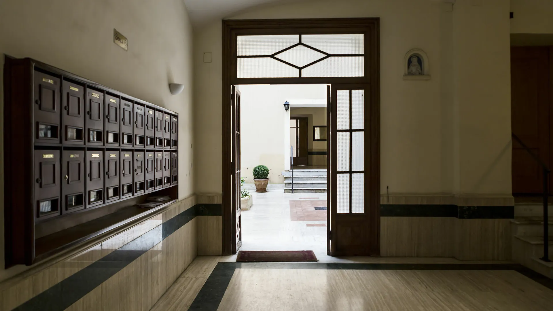 Lahouse Rome By Premium Suites Collection Guest house